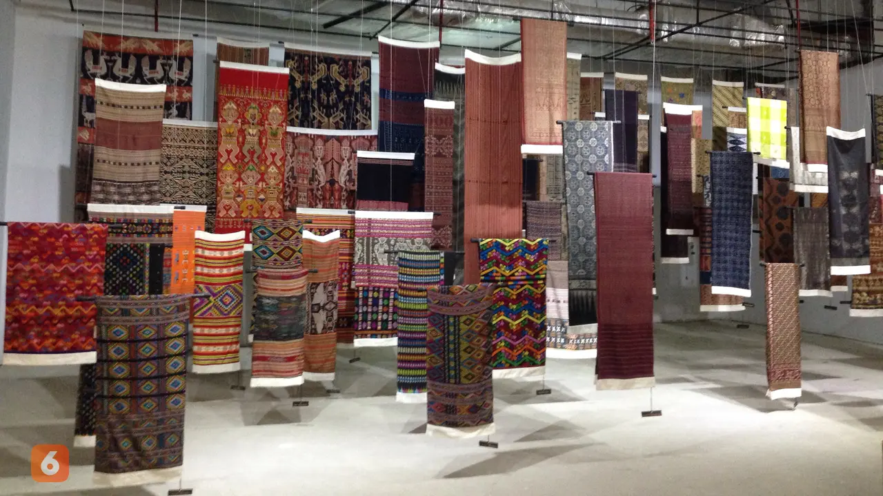 Pameran Aku dan Kain Oscar Lawalata