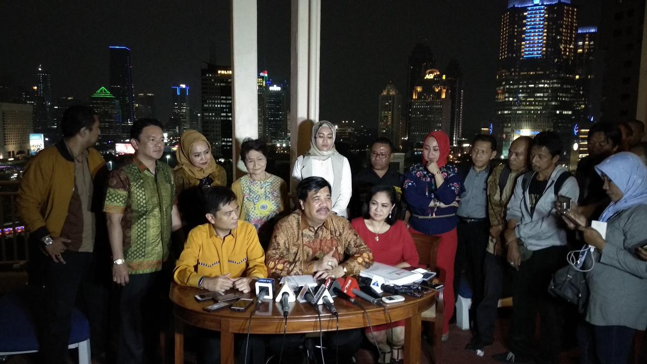 Wakil Ketua Umum Hanura kubu Daryatmo, Adi Warman, memberi keterangan pers (Merdeka.com/Ahda Baihaqi)