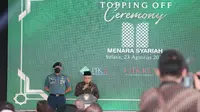 Wakil Presiden Ma'ruf Amin meresmikan pemasangan atap atau Topping Off Menara Syariah, yang menjadi bagian dari Pusat Keuangan Syariah Internasional di Pantai Indah Kapuk (PIK) 2, di Jakarta, Selasa.