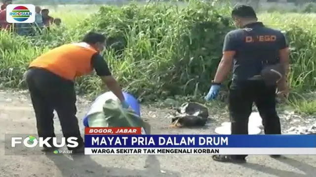 Warga Bogor, Jawa Barat, temukan jasad seorang wartawan di dalam drum plastik berisi air di dekat kantor Polsek Klapanunggal Bogor.