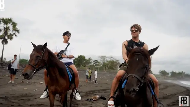 Tampil Gagah, Ini 7 Momen Kebersamaan Rizky Billar dan Harris Vriza Naik Kuda