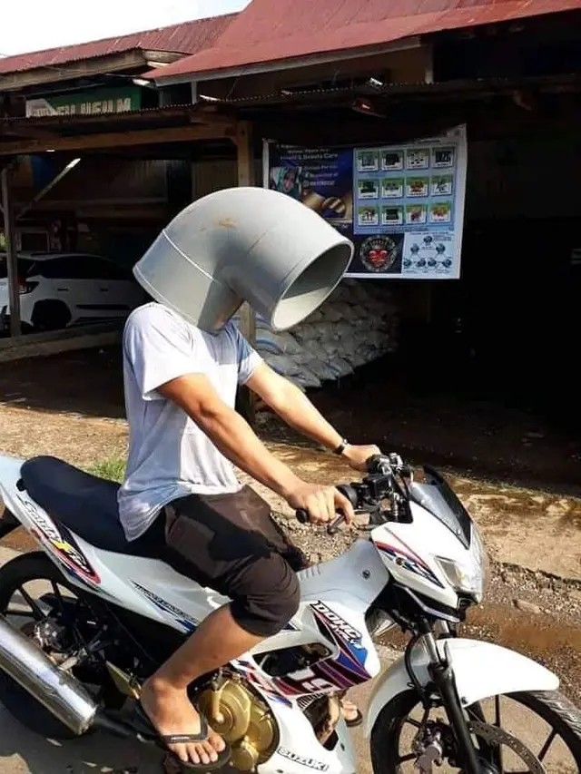 Gaya Nyeleneh Bapak-Bapak Bawa Motor Ini Bikin Tepuk Jidat