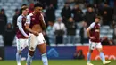 Reaksi kecewa striker Aston Villa, Ollie Watkins setelah timnya kebobolan gol keempat saat menghadapi Tottenham Hotspur pada laga pekan ke-28 Premier League 2023/2024 di Villa Park, Birmingham, Minggu (10/3/2024). (AFP/Darren Staples)