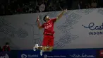 Indonesia berhasil meloloskan 3 wakilnya dari total 9 wakil yang bertanding di hari pertama Turnamen Bulu Tangkis East Ventures Indonesia Open 2022 di Istora Senayan, Jakarta (14/6/2022). Salah satunya adalah Anthony Sinisuka Ginting yang terlibat "perang saudara" dengan Tommy Sugiarto. (Bola.com/Bagaskara Lazuardi)