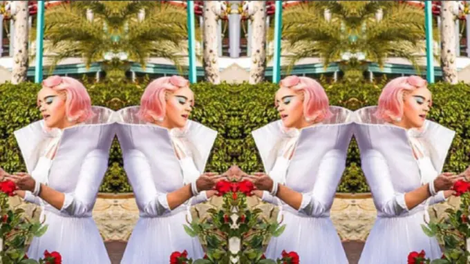 Wow! Sepatu Buatan Designer Indonesia Dipakai Katy Perry