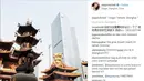 Tak sampai sana, aktris Pretty Little Liars tersebut pun mengunggah foto Jing'an Temple di Shanghai, Cina.