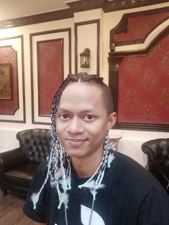 Viral Lewat Lagu 'Selow', Ini 6 Potret Terbaru Wahyu Ramdani yang Bikin Pangling