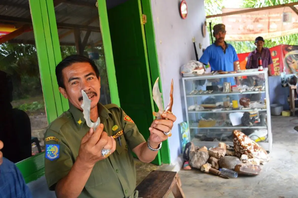 Eloknya Batu Akik Bengkulu Saat Dimodifikasi Menjadi Keris