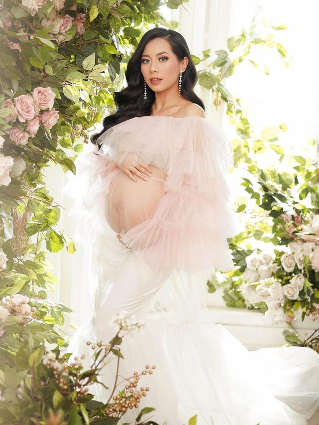 7 Gaya  Maternity Shoot Abel Cantika, Tampil Memesona saat Hamil Tua