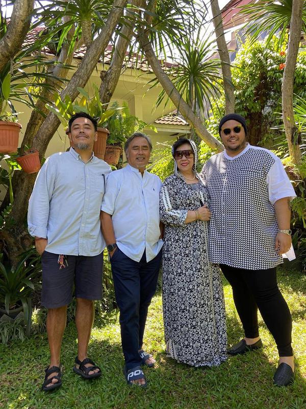 Momen Kebersamaan Ivan Gunawan dengan Kedua Orang Tuanya. (Sumber: Instagram.com/ivan_gunawan)