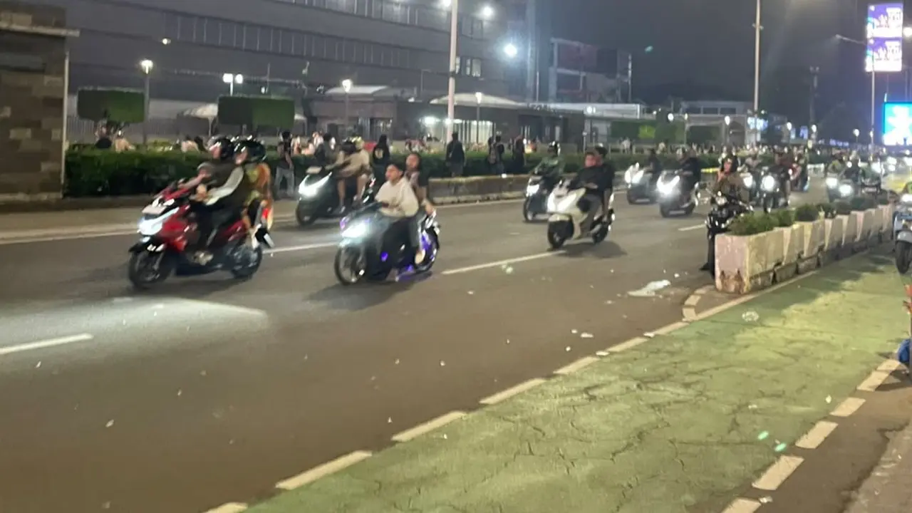 Perayaan malam puncak Hari Ulang Tahun (HUT) ke-499 Jakarta di kawasan Bundaran HI, Jakarta Pusat, telah berakhir pada Sabtu (27/6/2026) malam. Jalan MH Thamrin kembali dibuka untuk lalu lintas kendaraan.