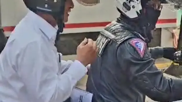 Viral di Media Sosial, Menteri Pertanian Amran Sulaiman Naik Motor Hadiri Ratas di Istana