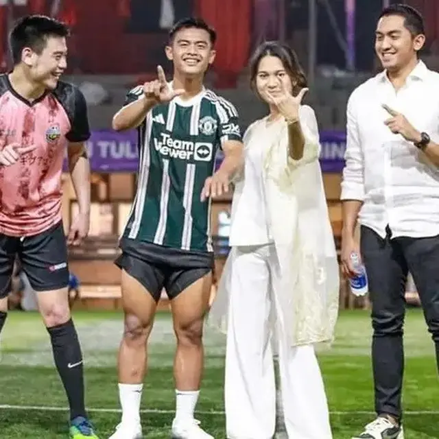 6 Momen Arhan dan Azizah Saat Main Bola, Netizen: Serasa Lapangan Milik Berdua