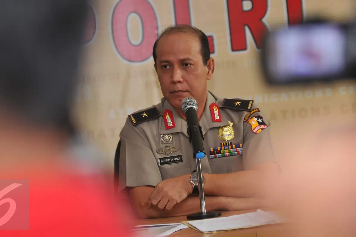 20160422-Polri Beberkan Foto Proses Pemulangan Terpidana Kasus Bank Century