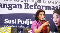 Menteri Susi Pudjiastuti memberikan pandangannya terkait evaluasi 2 tahun pemerintahan Jokowi-JK, di Jakarta, Kamis (20/10). Susi mengatakan banyak pencapaian positif selama dua tahun pemerintahan Joko Widodo dan Jusuf Kalla. (Liputan6.com/Faizal Fanani)
