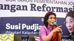 Menteri Susi Pudjiastuti memberikan pandangannya terkait evaluasi 2 tahun pemerintahan Jokowi-JK, di Jakarta, Kamis (20/10). Susi mengatakan banyak pencapaian positif selama dua tahun pemerintahan Joko Widodo dan Jusuf Kalla. (Liputan6.com/Faizal Fanani)