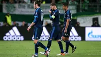 Reaksi para pemain Real Madrid seusai kalah 0-2 dari VfL Wolfsburg pada leg pertama perempat final Liga Champions, di Volkswagen Arena, Wolfsburg, Rabu (6/4/2016). (AFP/Ronny Hartmann)