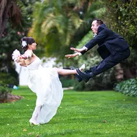 Abadikan momen pernikahanmu dengan fotografer pilihan yang tepat ya.