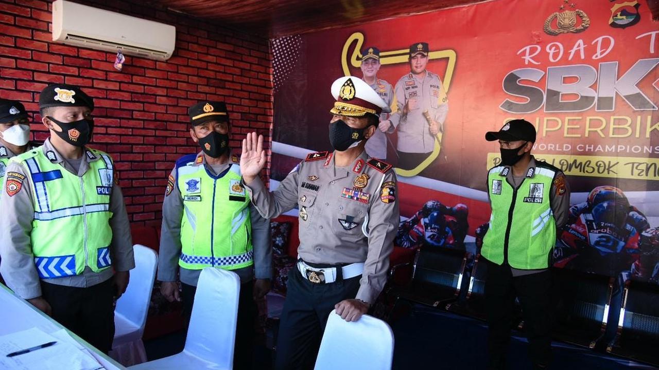 Korps Lalu Lintas (Korlantas) Polri mengecek pos-pos pengamanan yang ada di kawasan Lombok, Nusa Tenggara Barat (NTB).