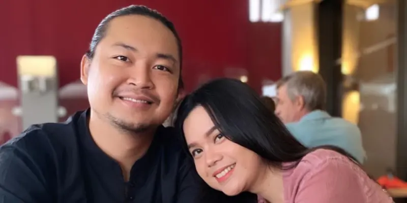 Nikahi Sahabat Sendiri, Ini Potret Romantis Sinta 'Keong Racun' dan Suami