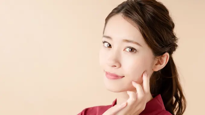 ilustrasi Cegah Kulit Kusam Terutama Akibat Polusi Udara dengan Serum /metamorworks/shutterstock