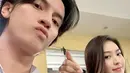 Dalam akun Instagram, Natasha Wilona juga turut mengunggah momen bersama Farhan saat di balik layar. Kebersamaan kedua artis muda ini pun telah membuat banyak netizen terbawa perasaan. (Liputan6.com/IG/@natashawilona12)