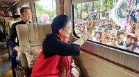 Ketua Umum PDIP Megawati Soekarnoputri menuju KPU bersama para ketum parpol pendukung Ganjar-Mahfud. (Foto: Dokumentasi PDIP).