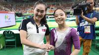 Hong Un Jong dari Korea Utara dan Lee Eun-Ju is dari Korea Selatan. (Credit: Dmitri Lovetsky | Via: boredpanda.com)