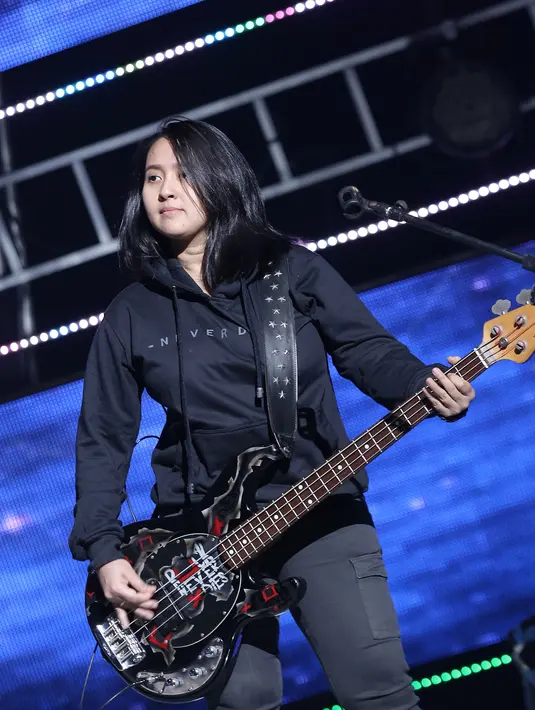 Selain perayaan ulang tahun yang ke-12 tahun grup musik tersebut, konser ini juga menandai kembalinya sang basis setelah cuti. (Galih W. Satria/Bintang.com)