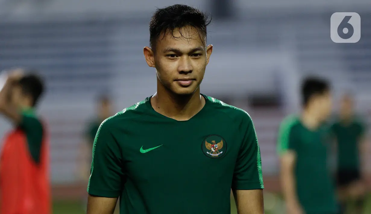 Pemain Timnas Indonesia U-22, Andy Setyo, saat sesi latihan di Stadion Rizal Memorial, Manila, Jumat (22/11). Latihan ini persiapan jelang laga SEA Games 2019. (Bola.com/M Iqbal Ichsan)