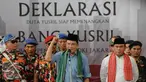 Yusril Ihza Mahendra memberi sambutan pada acara deklarasi dukungan yang dilakukan relawan Duta Yusril di Cempaka Putih, Jakarta, Minggu (11/9). Deklarasi itu bentuk dukungan untuk Yusril maju pada Pilgub DKI Jakarta 2017. (Liputan6.com/Faizal Fanani)