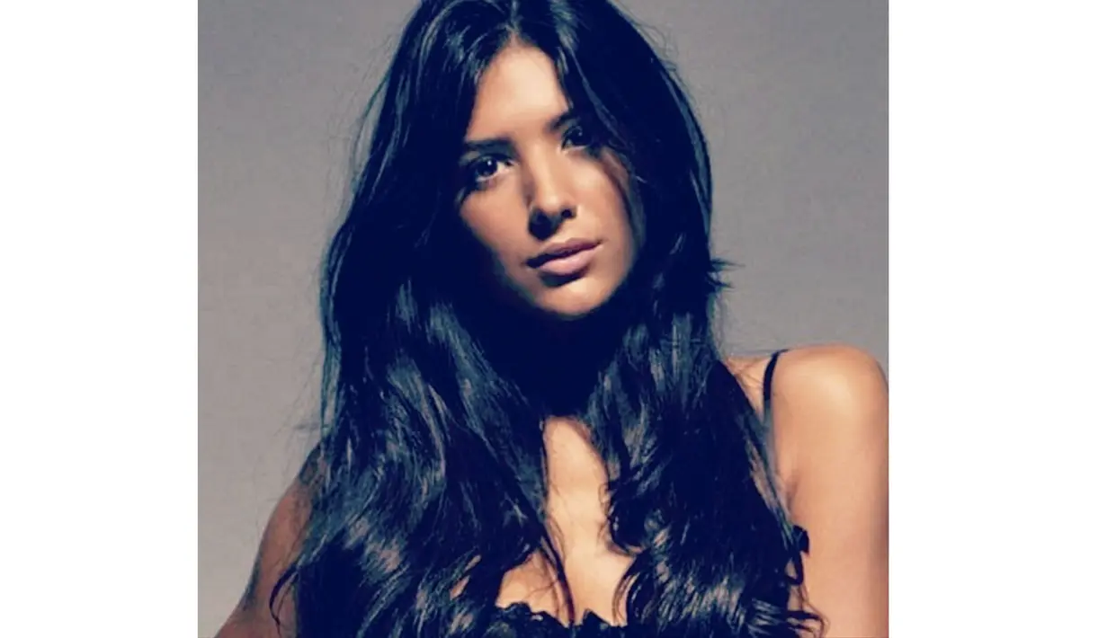 Anara Atanes seorang model dan kekasih pemain Manchester City, Samir Nasri, Anara terkenal dengan komentar pedasnya kepada pelatih Timnas Prancis Didier Deschamps yang tidak memasukan Nasri dalam timnya. (Photo/Instagram)