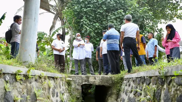 Bupati Ipuk Minta Dinas Percepat Pembangunan dan Perbaikan 1.000 Titik Jalan
