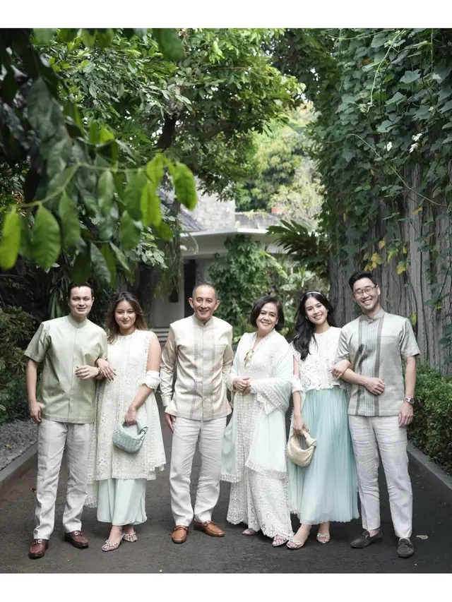 6 Potret Gaya Baju Lebaran Keluarga Maudy Ayunda dari 2023-2025, Selalu Dinanti