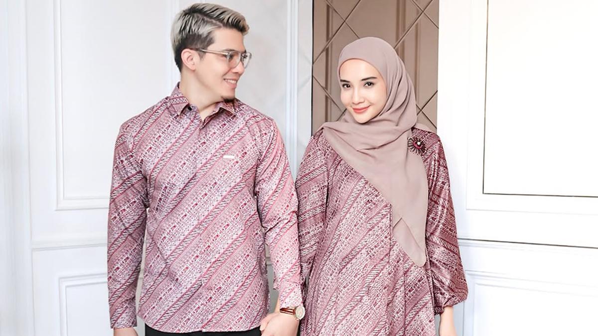 Hamil Anak Kedua, Ini 6 Potret Zaskia Sungkar dan Irwansyah Pakai Baju Couple