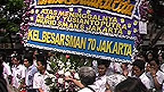 Siswa SMAN 70 Gelar Tabur Bunga