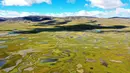 Foto dari udara yang diabadikan pada 28 September 2020 ini menunjukkan pemandangan lahan basah Lhato di Wilayah Konjo, Qamdo, Daerah Otonom Tibet, China barat daya. (Xinhua/Zhan Yan)