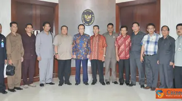 Citizen6, Jakarta: Disamping itu Walikota Sibolga juga mengajukan proposal permintaan penambahan bantuan kapal 30 Gt dan rumah ikan bagi nelayan Sibolga. (Pengirim: Efrimal Bahri)