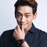 Setelah tugas wajib militernya selesai, Rain memutuskan untuk membangun agensinya sendiri. Ia mendirikan agensi sendiri yang diberi nama J. Tune Entertainment. (Foto: Soompi.com)