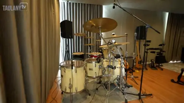 Rumah baru Desta yang penuh kamuflase