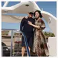 Maia Estianty dan Irwan Mussry saat liburan di Santa Maria Beach. (dok. Instagram @maiaestiantyreal/https://www.instagram.com/p/BtHRNOalwDv/Putu Elmira)