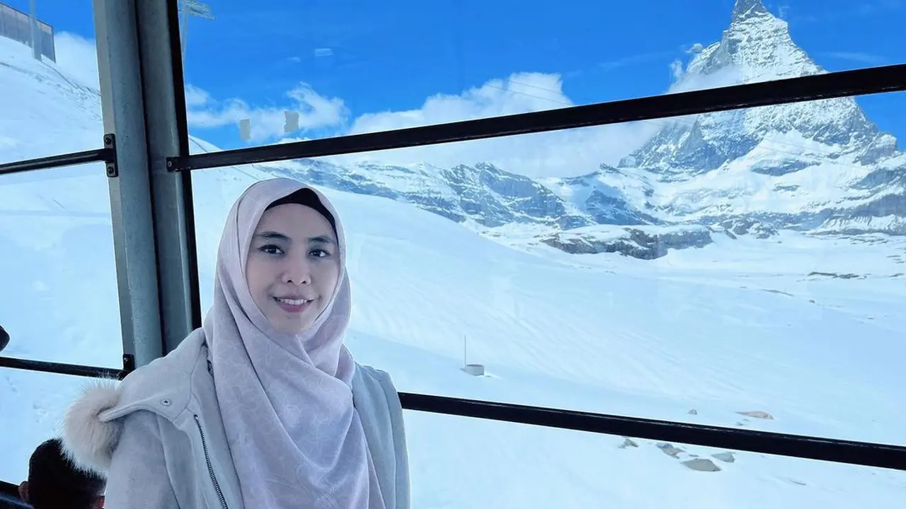 Sederet selebriti ikut meriahkan gathering yang digelar Fatimah Az Zahra, diantaranya, Oki Setiana dewi dan Olla Ramlan