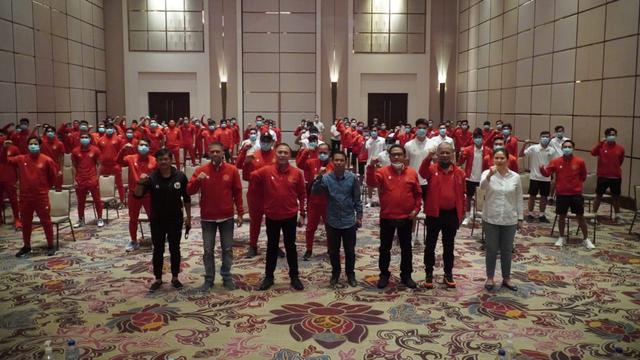 Ketua PSSI, Mochamad Iriawan, memberikan motivasi kepada skuad Timnas Indonesia dan U-19 di Hotel Fairmont, Jakarta, Kamis (6/8/2020).