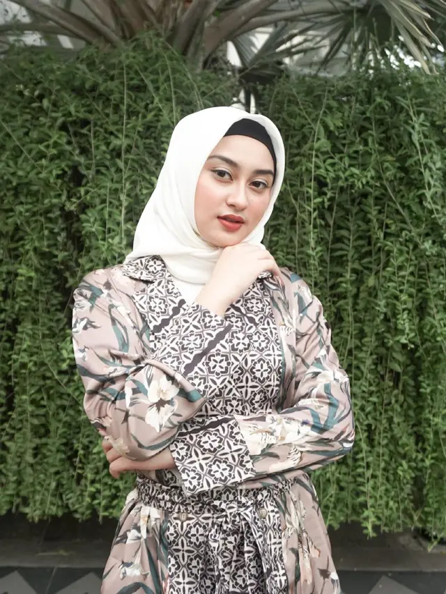 7 Pesona Memes Prameswari Saat Pakai Hijab Ini Banjir Pujian