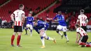 Pemain Everton, Gylfi Sigurdsson, melakukan selebrasi usai mencetak gol ke gawang Sheffield United pada laga Liga Inggris di Stadion Bramall Lane, Sabtu (26/12/2020). Everton menang dengan skor 1-0. (Alex Pantling/Pool via AP)