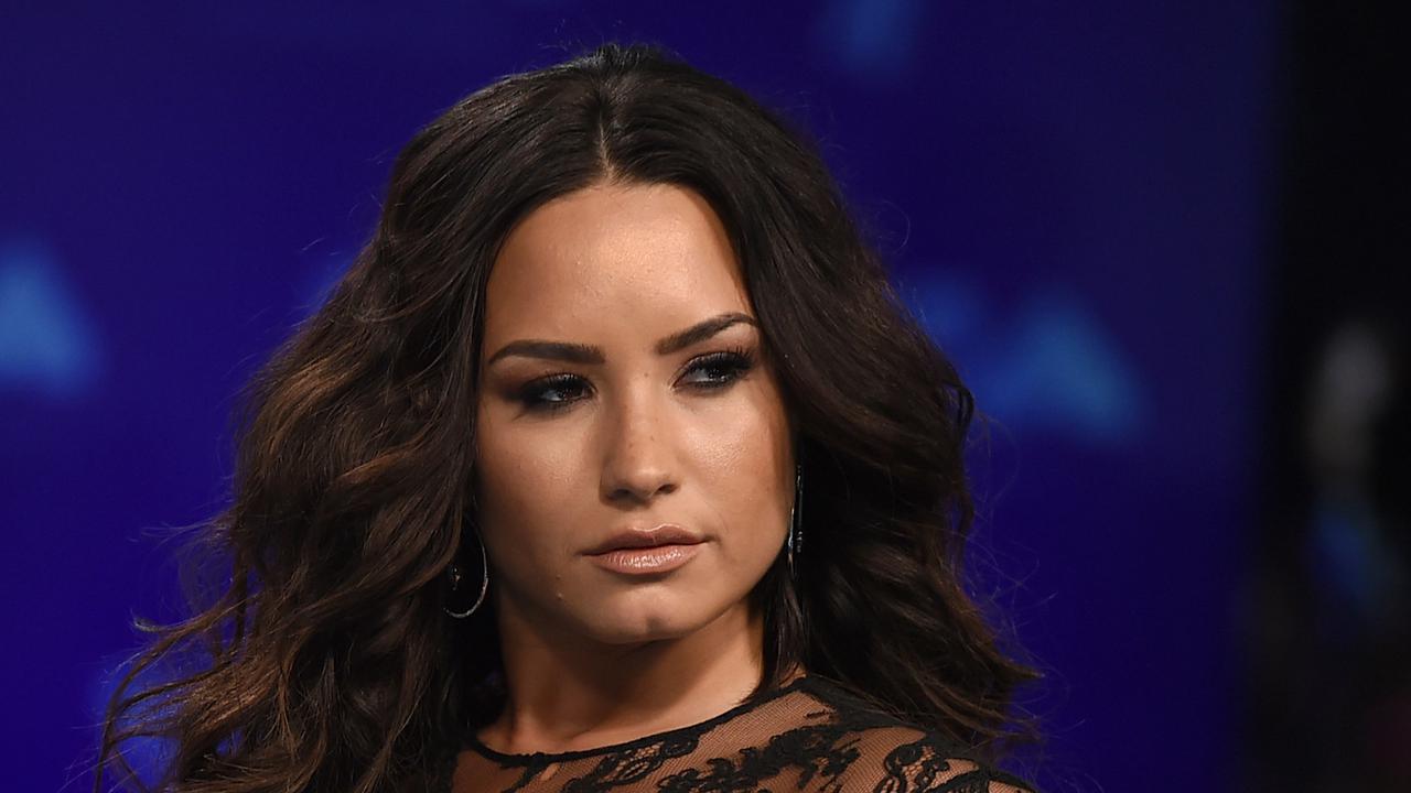 Demi Lovato Umbar Bagian Intim di MTV VMA