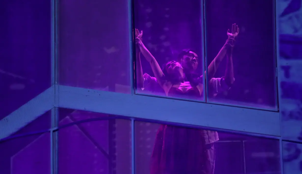 Atiqah Hasiholan -Cinta Tak Pernah Sederhana