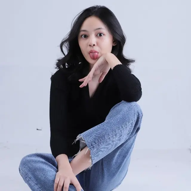 Mulai Dikenal, Ini 6 Potret Montserrat Gizelle Pemeran Bulan ‘Dari Jendela SMP’