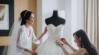 Indahnya Gaun Pengantin Dadakan Desainer Chynthia Tan 