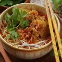 Ilustrasi bihun kari ayam./Copyright shutterstock.com/g/AriyaniTedjo